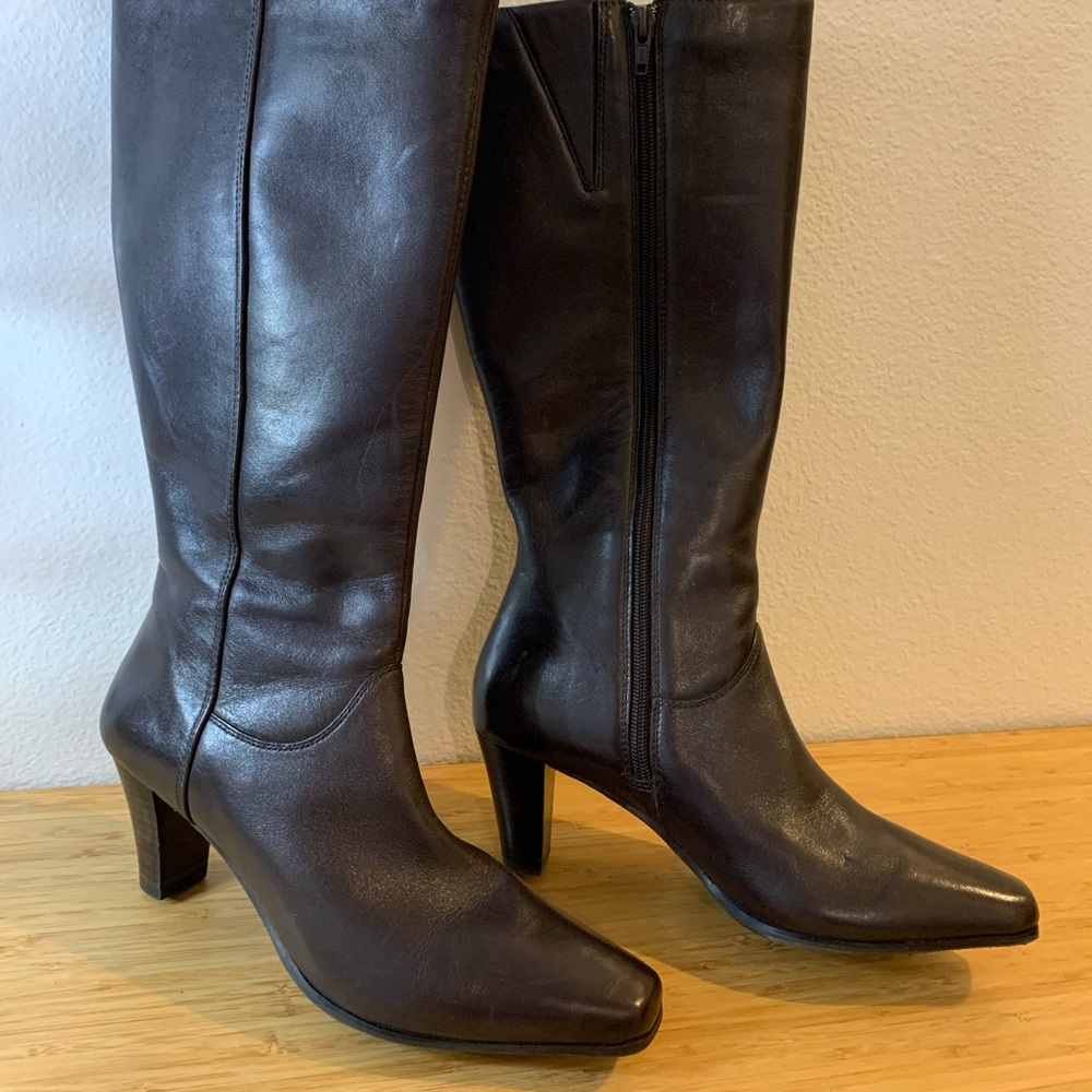 8N. Sudini boot. Dark brown.  Leather